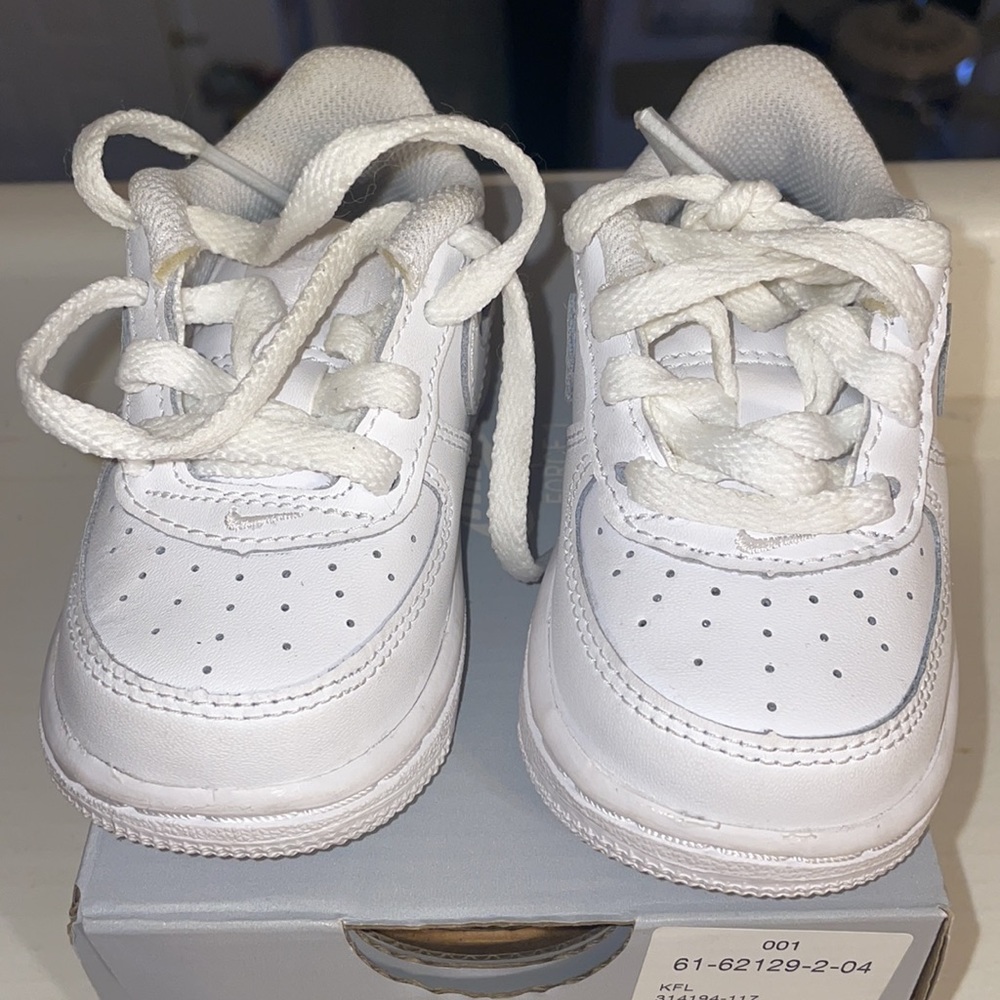 Nikes - Picture 2 of 5